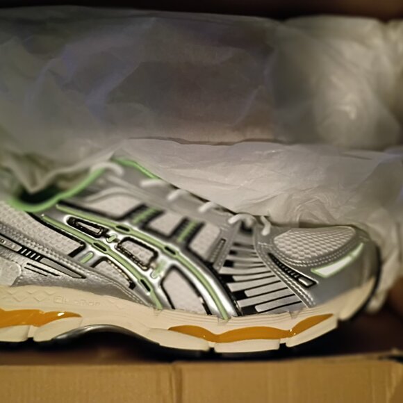 Athletic_Shoes